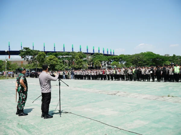 Kapolresta Bandung Kombes Pol Kusworo saat menggelar apel jelang persiapan laga Big Match Persib Bandung Vs Arema FC di Stadion Si Jalak Harupat, Kabupaten Bandung. Foto Istimewa