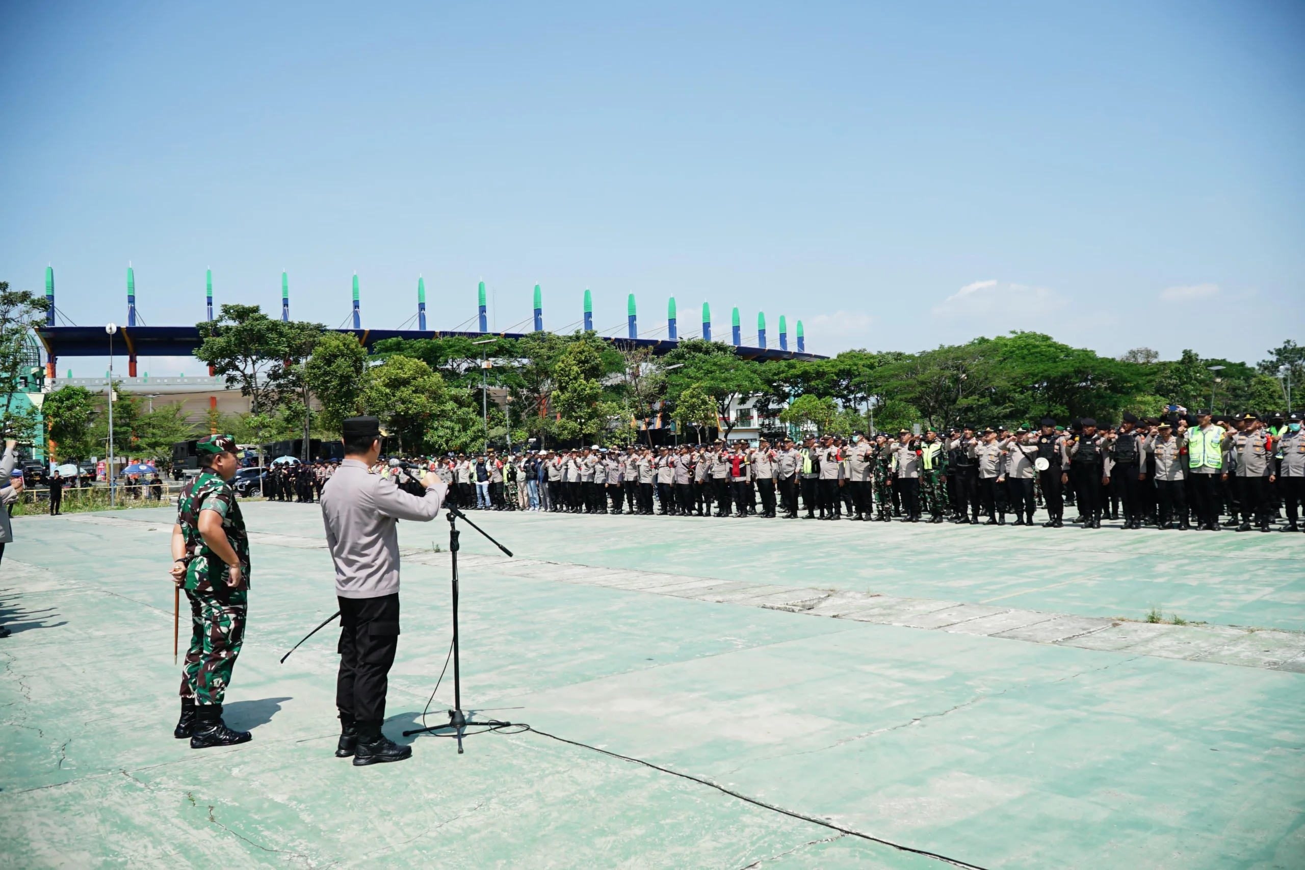 Kapolresta Bandung Kombes Pol Kusworo saat menggelar apel jelang persiapan laga Big Match Persib Bandung Vs Arema FC di Stadion Si Jalak Harupat, Kabupaten Bandung. Foto Istimewa