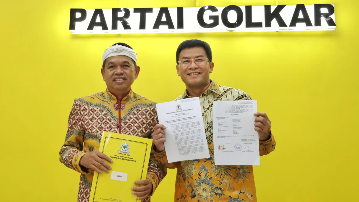 Ist. Dedi Mulyadi (kiri) resmi gandeng Erwan Setiawan (kanan) untuk Pilgub Jabar 2024. Dok istimewa