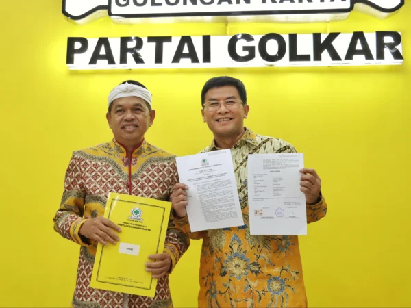 Ist. Dedi Mulyadi (kiri) resmi gandeng Erwan Setiawan (kanan) untuk Pilgub Jabar 2024. Dok istimewa