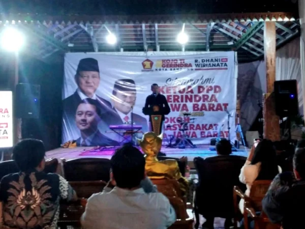Ketua DPD Gerindra Jabar Brigjen (Purn) Taufik Hidayat perkenalkan R. Dhani Wirianata sebagai Bakal Calon Wali Kota Bandung