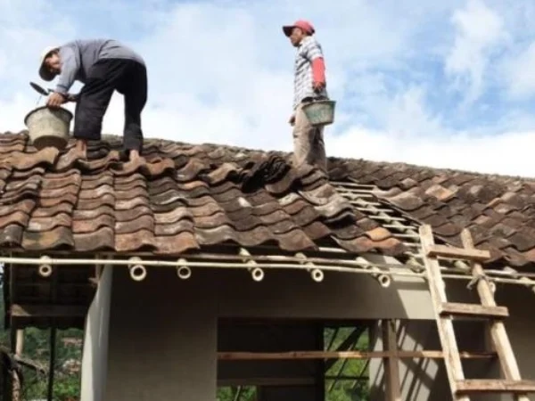 Masyarakat di Jawa Barat yang masih tinggal di rumah tidak layak huni mencapai 45,83 persen. Sehingga harus jadi skala prioritas APBD 2025.