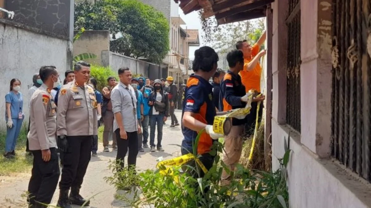 Misteri jenazah yang ditemukan sudah jadi kerangka di Komplek Tanimulya Kabupaten Bandung Barat dilakukan uji forensik di RS Sartika Asih.