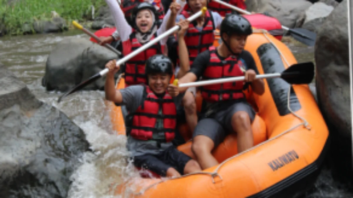 10 Destinasi Wisata Arung Jeram Seru di Jawa Barat