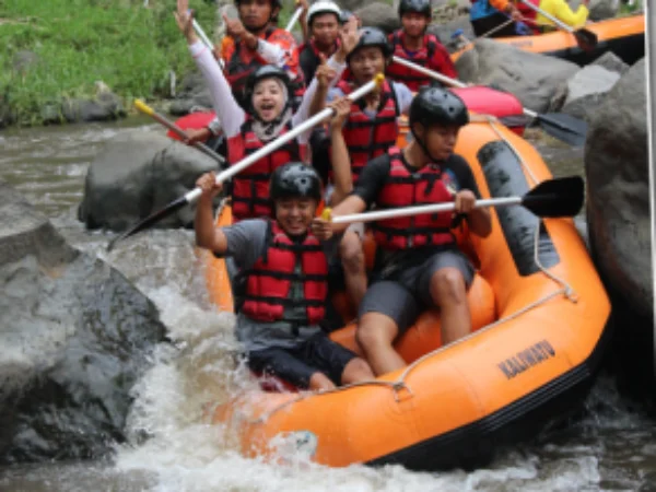 10 Destinasi Wisata Arung Jeram Seru di Jawa Barat