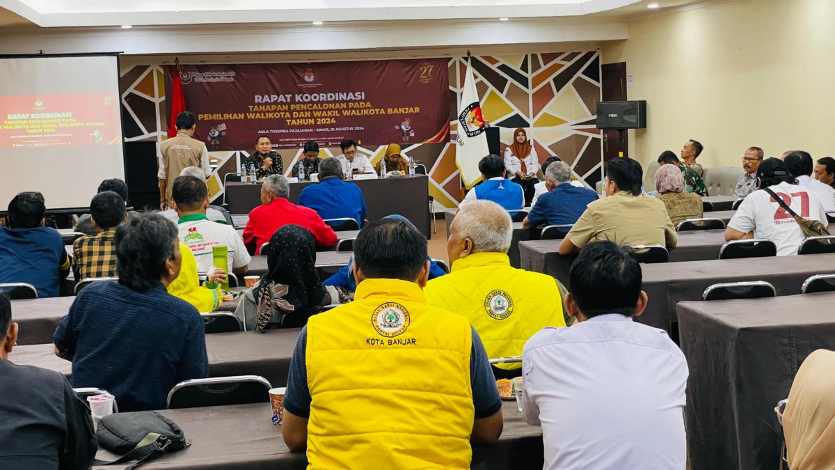 Rapat kordinasi antara KPU dengan perwakilan Partai Politik jelang pendaftaran kepala daerah dalam Pilkada 2024 terus dimatangkan pada Kamis 1 Agustus 2024. (Cecep Herdi/Jabar Ekspres)