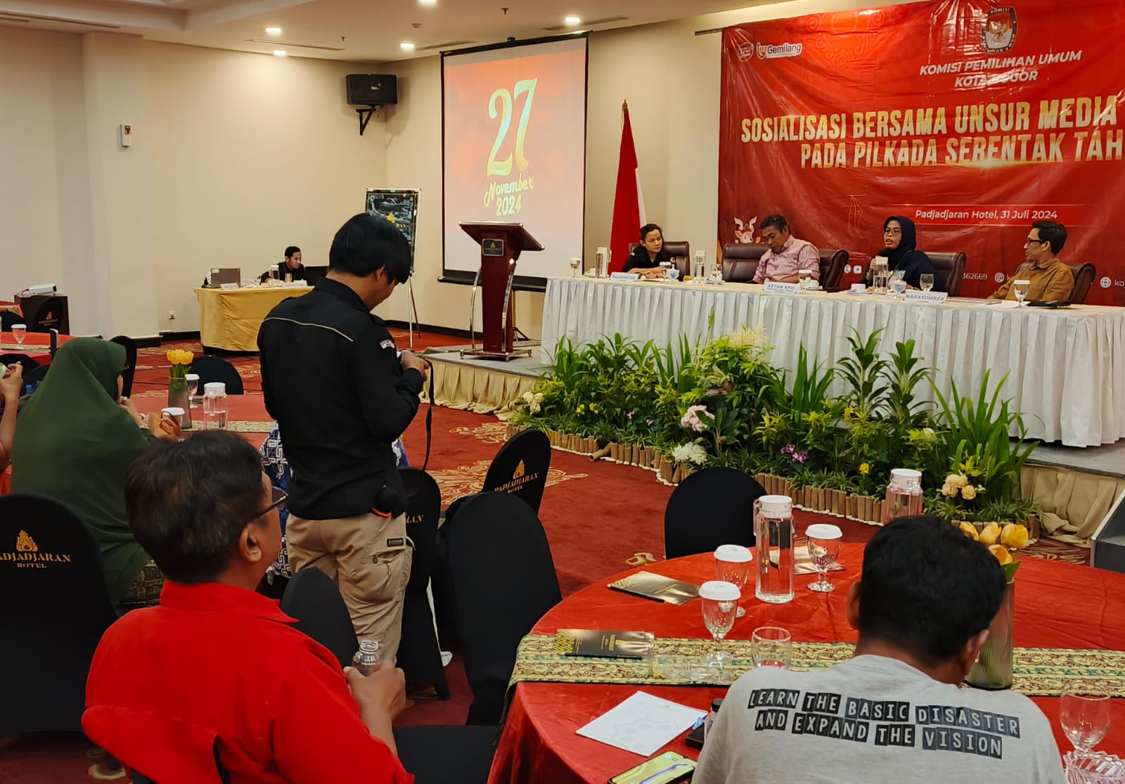 KPU Kota Bogor saat menggelar diskusi bersama insan pers se-Kota Bogor. (Yudha Prananda / Jabar Ekspres)