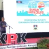 Pj Bupati KBB, Ade Zakir saat menghadiri giat Roadshow Bus KPK di Kantor Pemda Bandung Barat. Kamis (1/8). Foto Jabar Ekspres