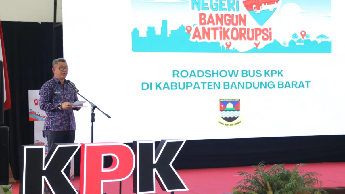 Pj Bupati KBB, Ade Zakir saat menghadiri giat Roadshow Bus KPK di Kantor Pemda Bandung Barat. Kamis (1/8). Foto Jabar Ekspres