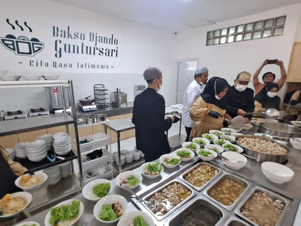 Sensasi Makan Bakso Terenak, Hanya Ada di Bakso Djando Guntursari Bandung