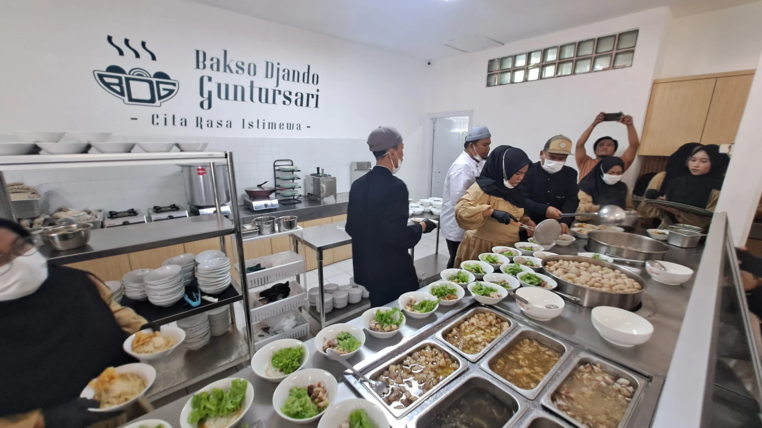Sensasi Makan Bakso Terenak, Hanya Ada di Bakso Djando Guntursari Bandung
