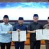 Pimpinan DPRD Kota Bogor bersama Pj Wali Kota Bogor, Hery Antasari menyetujui Rancangan Perubahan KUA-PPAS 2024. (Yudha Prananda / Jabar Ekspres)