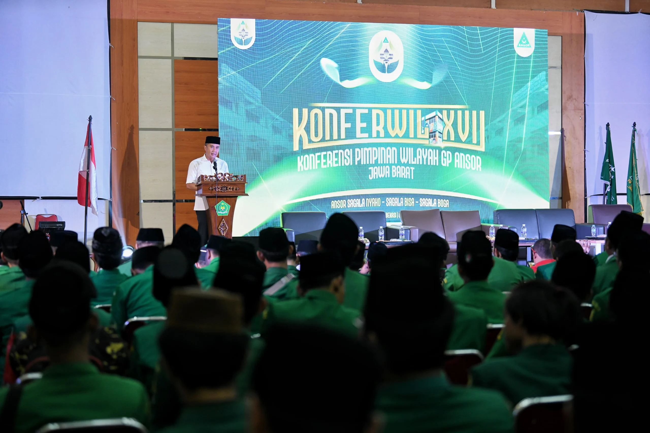 Penjabat Gubernur Jawa Barat Bey Machmudin memberikan sambutan pada Konferensi Wilayah (Konferwil) XVII/ 2024 GP Ansor Jabar di UPT Asrama Haji Kota Bekasi, Selasa (6/8/2024).(Foto: Biro Adpim Jabar)