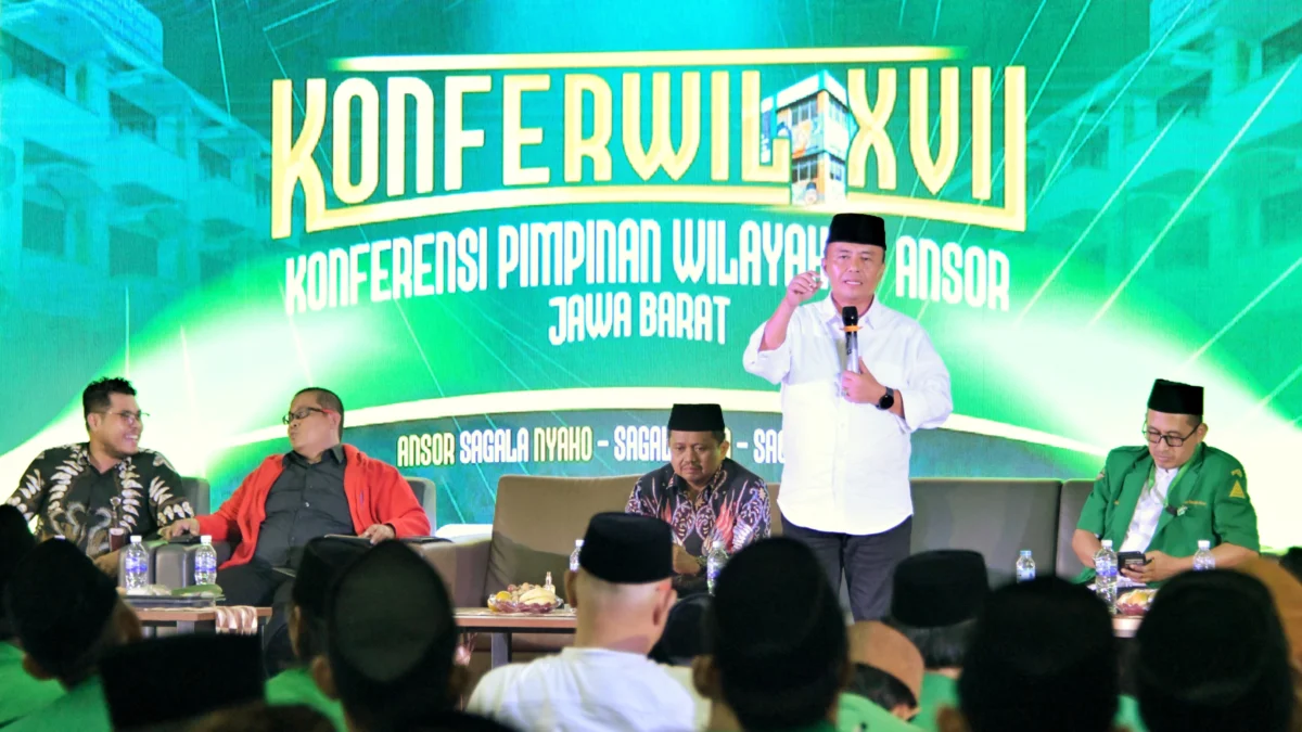 Sekretaris Daerah Provinsi Jawa Barat Herman Suryatman menjadi pembicara pada Dialog Kebangsaan dalam rangkaian kegiatan Konferensi Wilayah XVII Gerakan Pemuda (GP) Ansor Jabar di UPT Asrama Haji Kota Bekasi, Selasa (6/8/2024).(Foto: Biro Adpim Jabar)