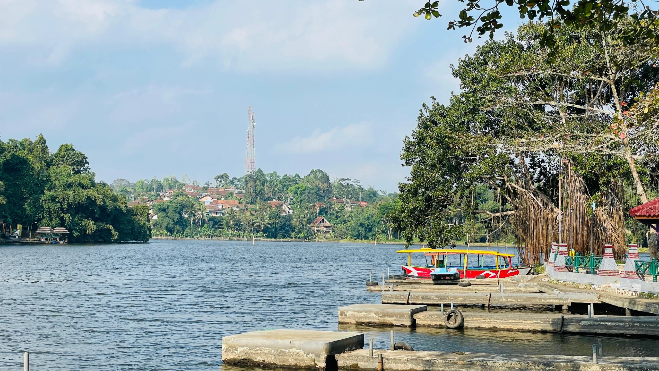 Proyek revitalisasi Situ Panjalu Ciamis dinilai mangkrak. Cecep Herdi/Jabar Ekspres