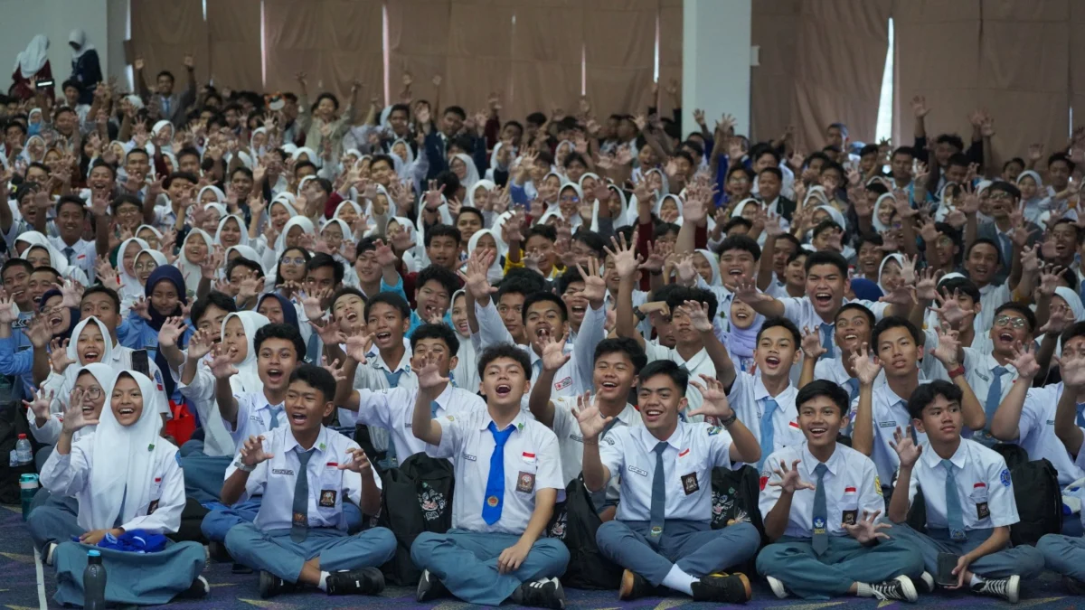 TINGKATKAN LITERASI DAN INKLUSI KEUANGAN PELAJAR PADA HARI INDONESIA MENABUNG, OJK JAWA BARAT GANDENG 1.000 ANGGOTA FORUM OSIS JAWA BARAT (FOJB)