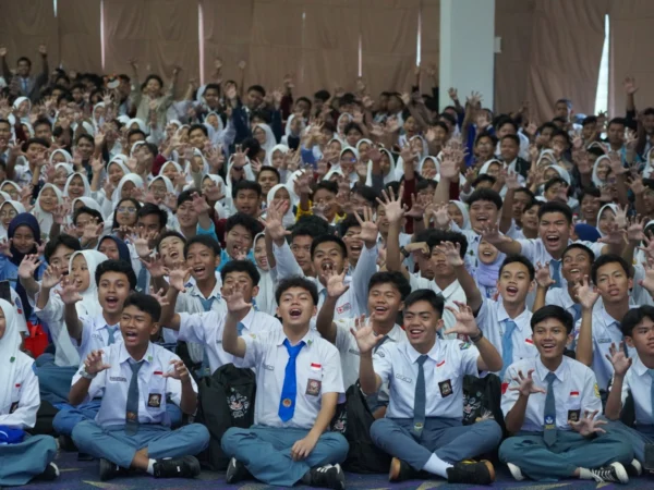 TINGKATKAN LITERASI DAN INKLUSI KEUANGAN PELAJAR PADA HARI INDONESIA MENABUNG, OJK JAWA BARAT GANDENG 1.000 ANGGOTA FORUM OSIS JAWA BARAT (FOJB)