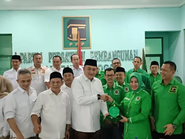 Calon Bupati Bogor Rudy Susmanto saat mengunjungi DPC PPP Kabupaten Bogor. (Sandika Fadilah/Jabar Ekspres)