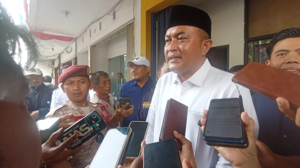 Calon Bupati Bogor Rudy Susmanto saat mengunjungi kantor DPD Nasdem Kabupaten Bogor. (Sandika Fadilah/Jabar Ekspres)