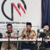 Sejumlah pengamat saat berdiskusi membahas suasana politik menjelang Pilkada 2024 di Kantor Visi Nusantara Maju, Bogor. (Yudha Prananda / Jabar Ekspres)