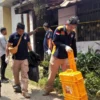 Polres Cimahi saat melakukan sejumlah penyelidikan di lokasi penemuan dua kerangka manusia di Desa Tanimulya, Kecamatan Ngamprah, KBB. Dok Jabar Ekspres