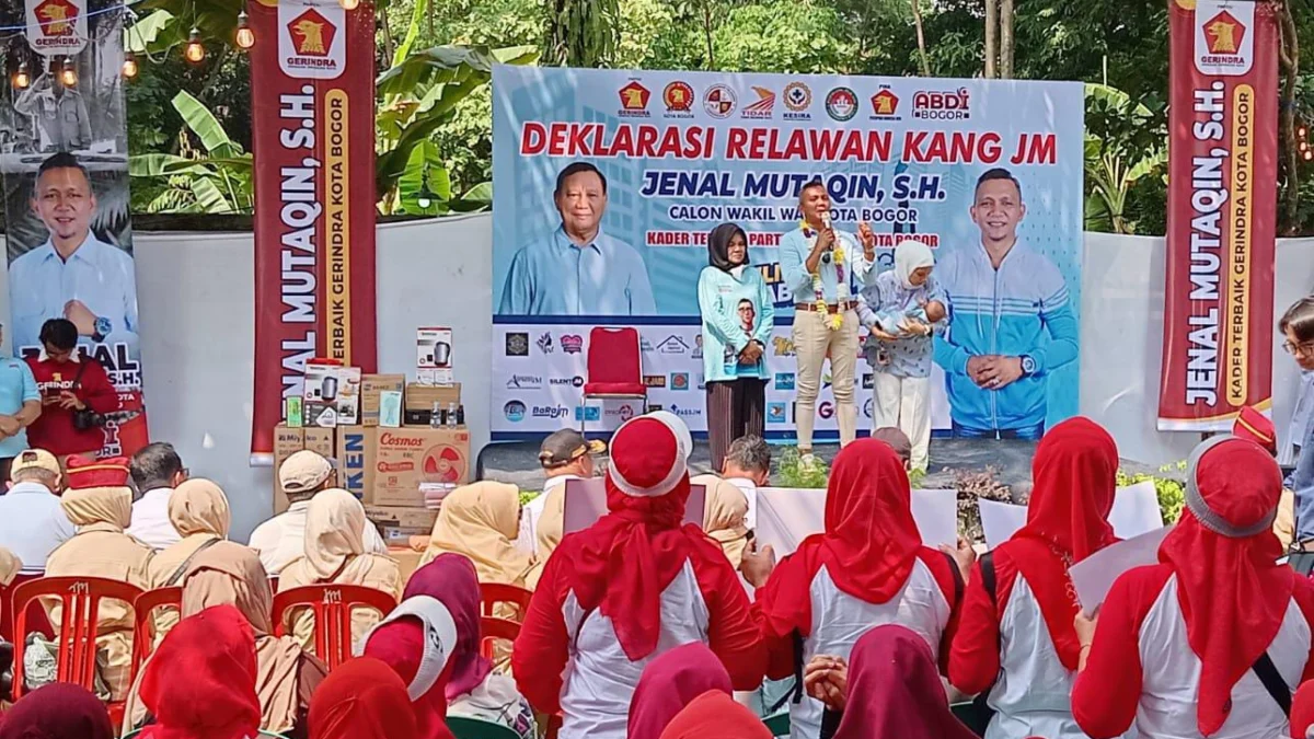 Calon Wakil Wali Kota Bogor, Jenal Mutaqin saat mendeklarasi 39 relawan, Minggu (11/8). (Yudha Prananda / Jabar Ekspres)