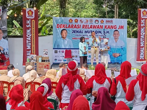 Calon Wakil Wali Kota Bogor, Jenal Mutaqin saat mendeklarasi 39 relawan, Minggu (11/8). (Yudha Prananda / Jabar Ekspres)