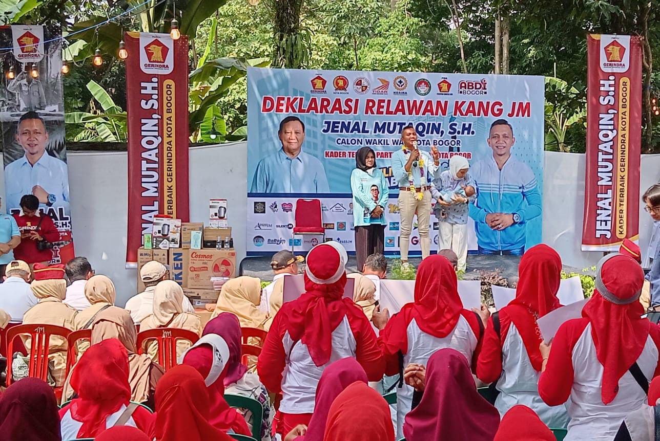 Calon Wakil Wali Kota Bogor, Jenal Mutaqin saat mendeklarasi 39 relawan, Minggu (11/8). (Yudha Prananda / Jabar Ekspres)