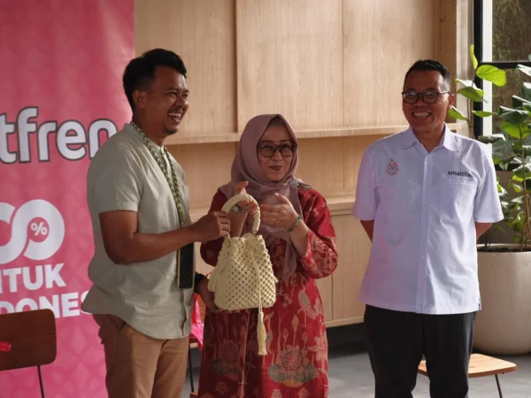 Smartfren Dorong Usaha Bandung Barat Go Digital Melalui Teman UMKM