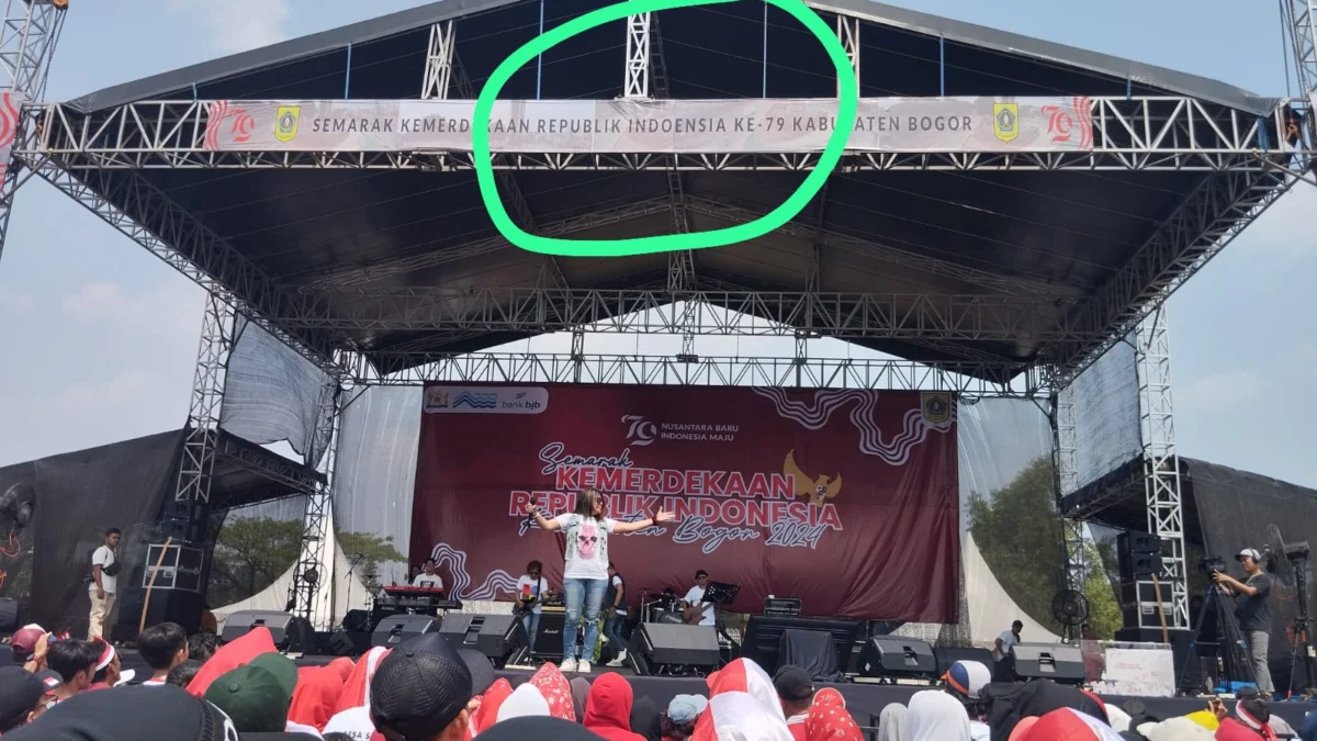 kesalahan tulisan Indonesia jadi Indoensia di kirab merah putih Kabupaten Bogor/