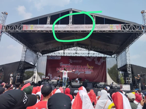 kesalahan tulisan Indonesia jadi Indoensia di kirab merah putih Kabupaten Bogor/