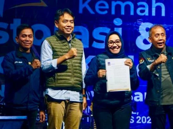 Surat Rekomendasi Pilwalkot untuk Eti-Suhendrik