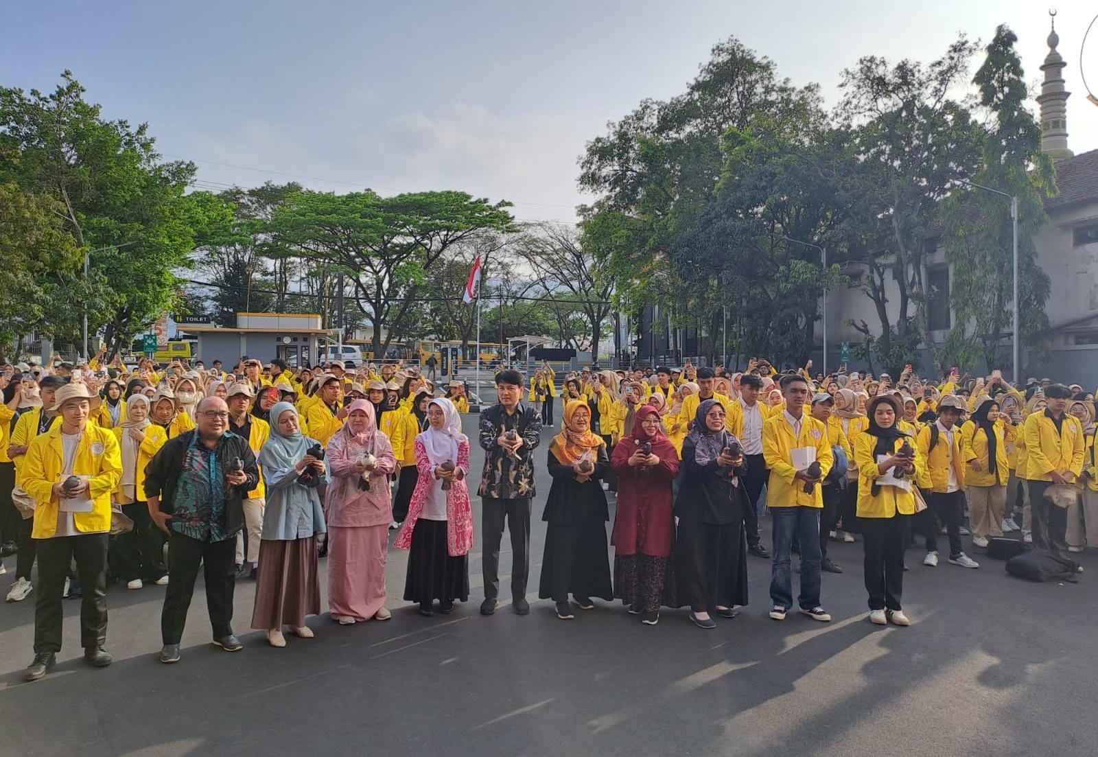 Sebanyak 704 Mahasiswa Universitas Bhakti Kencana Ikuti KKN Tematik 2024 di Kabupaten Bandung dan Kabupaten Garut