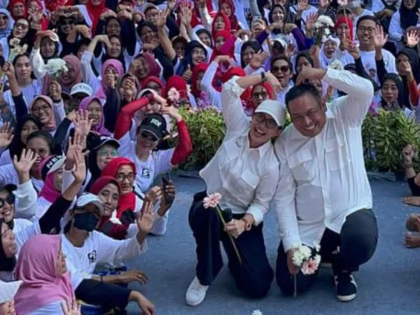 Bacawalkot Bogor, Rena Da Frina bersama sang suami Andi Nur Alam Syah. (Yudha Prananda / Jabar Ekspres)