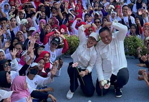 Bacawalkot Bogor, Rena Da Frina bersama sang suami Andi Nur Alam Syah. (Yudha Prananda / Jabar Ekspres)