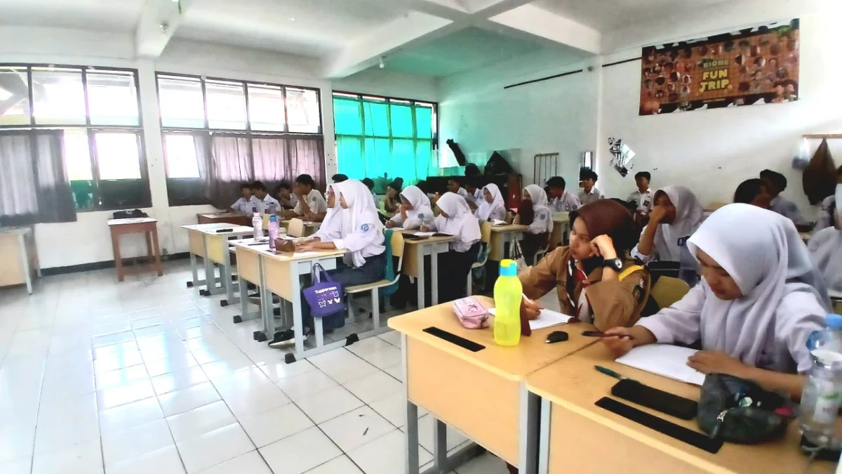 Doc. Sejumlah Siswa Kelas 12 SMAN 3 Cimahi Mengikuti Mata Pelajaran Pilihan (Mong)