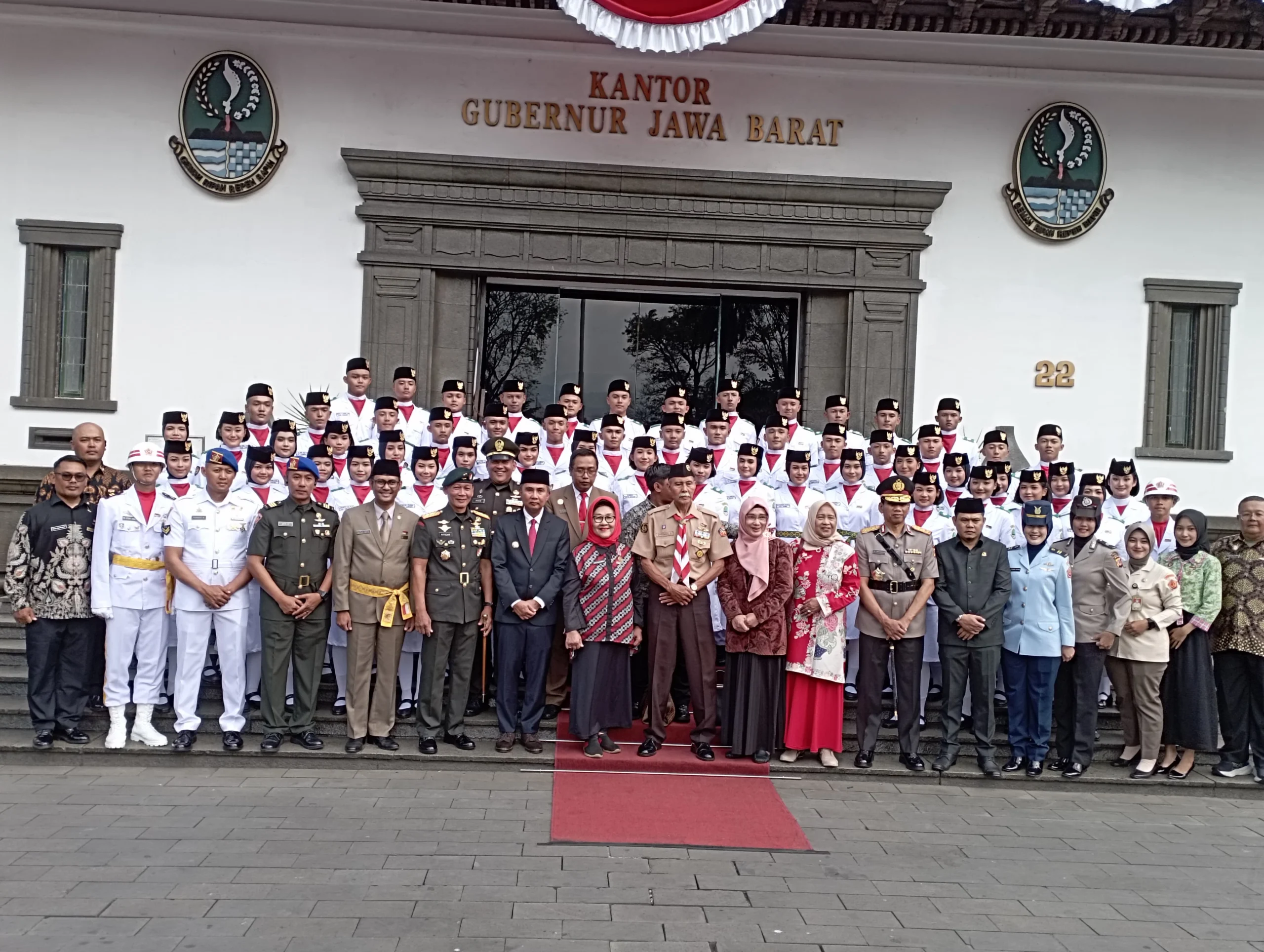 Ist. Pemprov Jabar kukuhkan 52 anggota paskibraka untuk peringati upacara HUT RI ke- 79. Rabu (14/8). Foto. Sandi Nugraha.