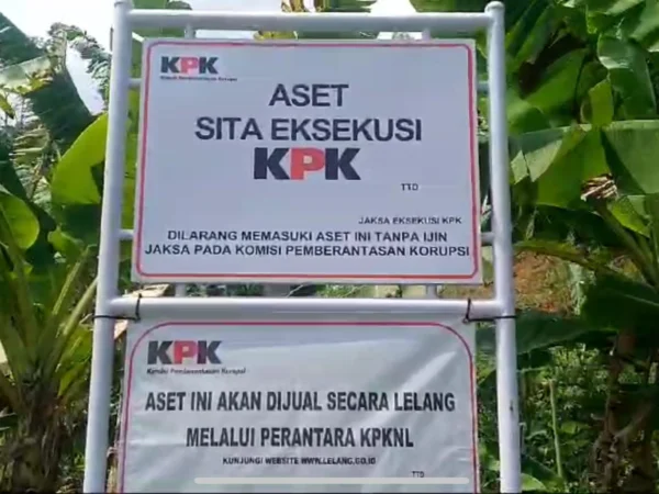 Papan informasi tanah yang disita oleh KPK di Desa Medanglayang Ciamis.