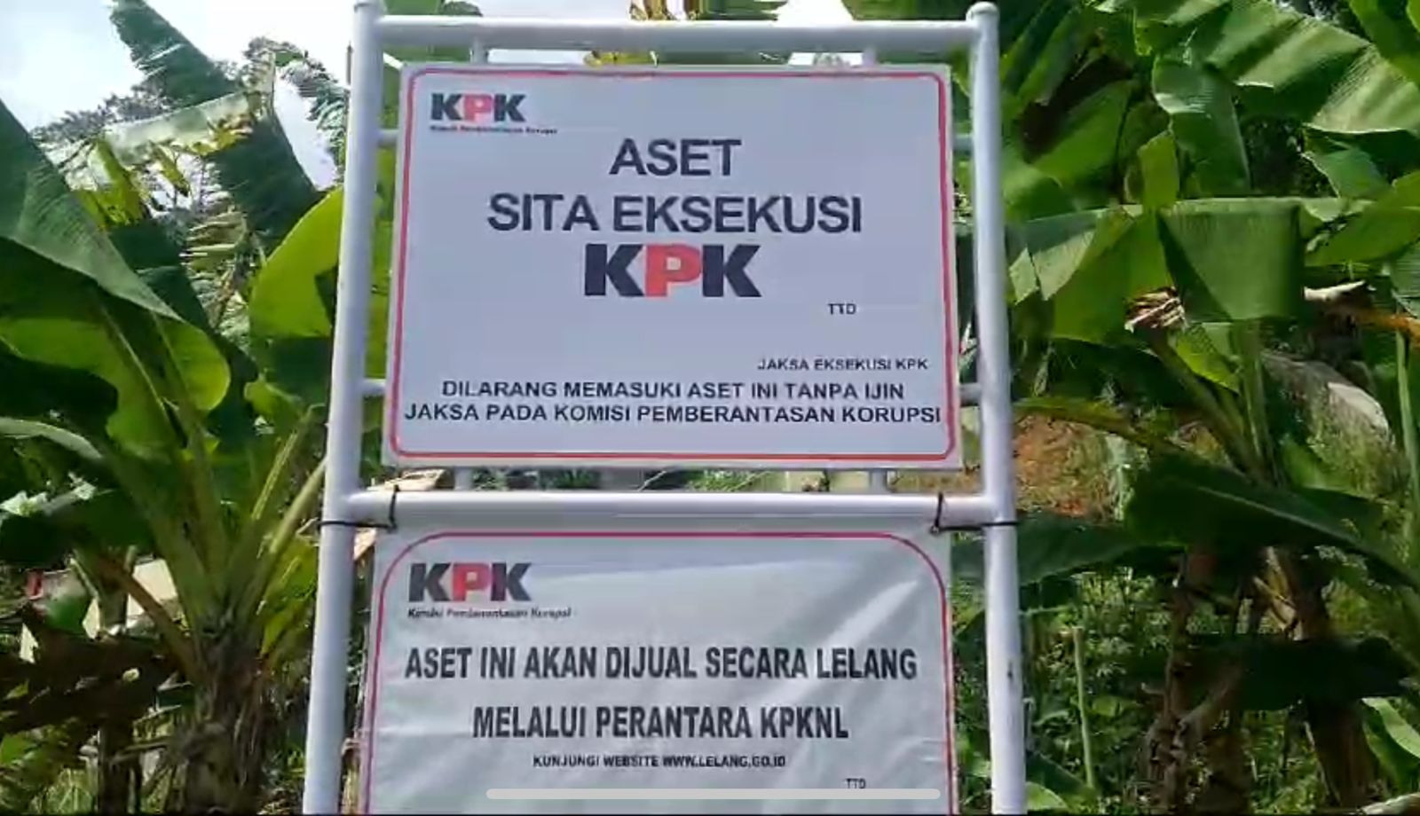 Papan informasi tanah yang disita oleh KPK di Desa Medanglayang Ciamis.