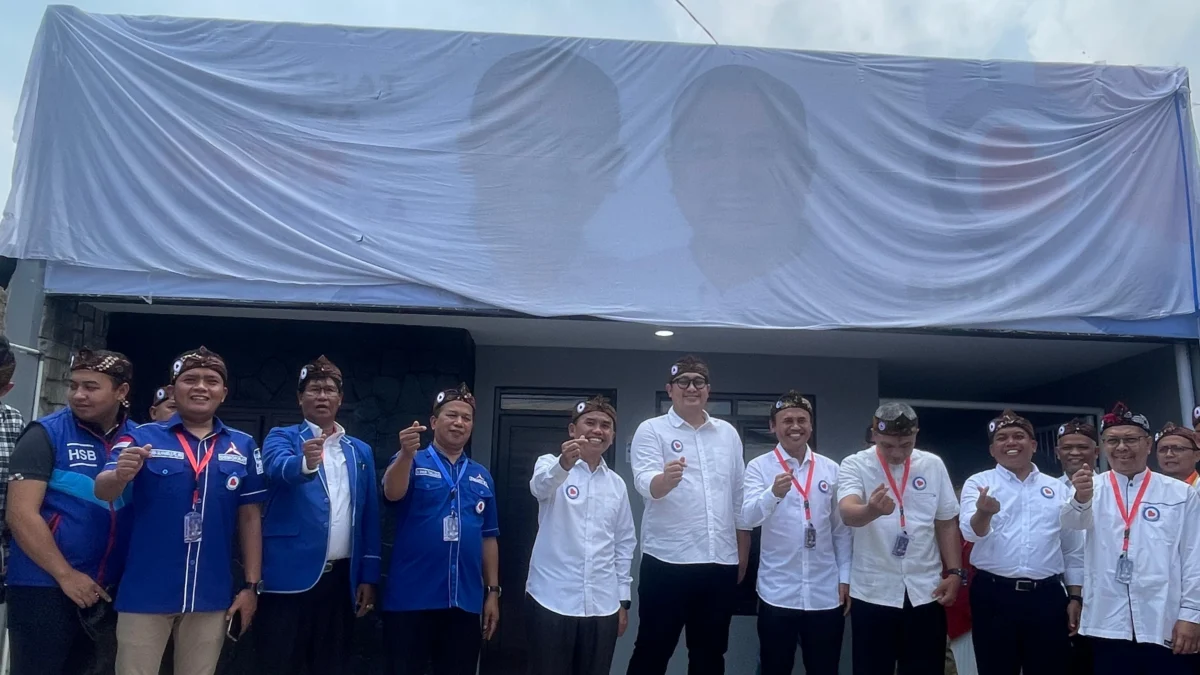 Koalisi PKS dan Demokrat usai meresmikan sekretariat bersama (Sekber) pemenangan Pilkada di Jalan Raya Gadobangkong, Kecamatan Ngamprah. Sabtu (17/8). Dok Jabar Ekspres