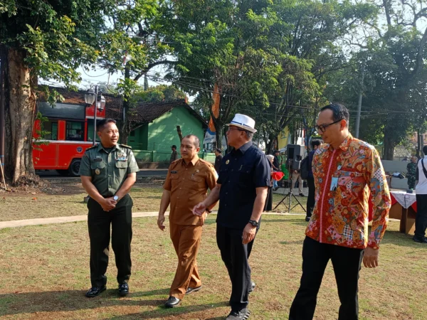 Doc. Usai Peresmian, Pj Wali Kota Cimahi, Dicky Saromi Meninjau Taman Adiraga, Jl. Taman Raden Saleh, Baros, Kec. Cimahi Tengah (Mong)