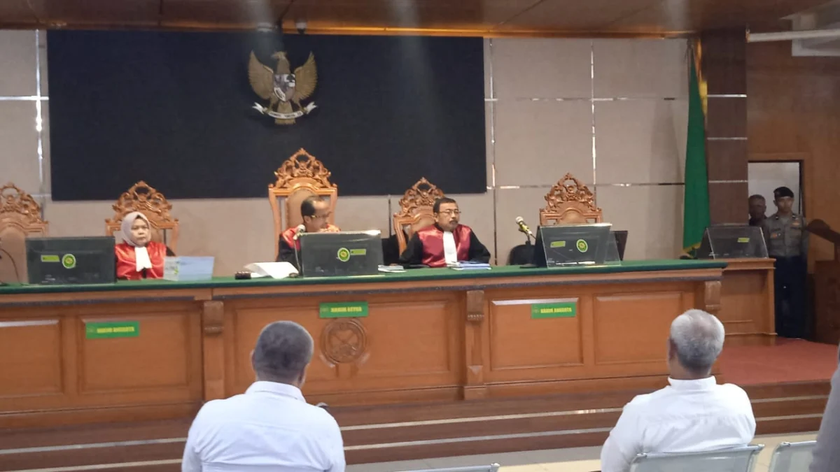 Dalam agenda sidang lanjutan kasus sengketa lahan di Dago Elos, majelis hakim sepakat untuk menolak eksepsi dari terdakwa Duo Muller. (Nizar/Jabarekspres)