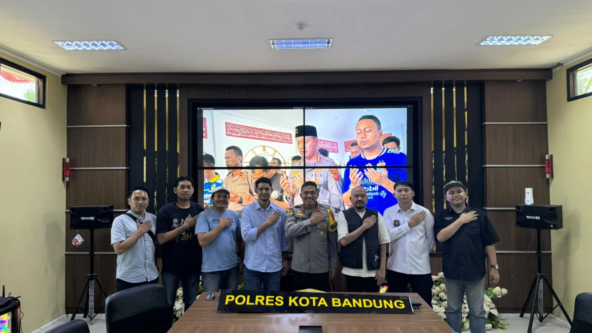 Polresta Bandung, Perwakilan Viking Persib Club dan Perwakilan dari Arema usai menggelar Rapat Koordinasi Jelang Pertandingan Persib Bandung Vs Arema yang akan di Gelar di Stadion Jalak Harupat, Kabupaten Bandung. Foto Istimewa