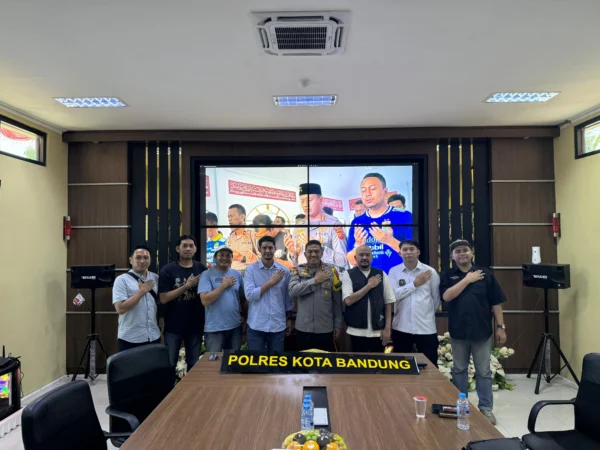 Polresta Bandung, Perwakilan Viking Persib Club dan Perwakilan dari Arema usai menggelar Rapat Koordinasi Jelang Pertandingan Persib Bandung Vs Arema yang akan di Gelar di Stadion Jalak Harupat, Kabupaten Bandung. Foto Istimewa