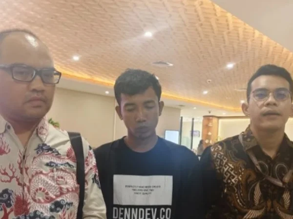 Seorang korban dugaan TPPO berinisial MS (tengah). (foto/ANTARA)