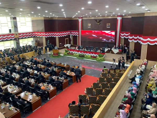 Suasana rapat paripurna jelang pelantikan 50 Anggota DPRD Kota Bogor periode 2034-2029, Selasa (27/8). (Yudha Prananda / Jabar Ekspres)