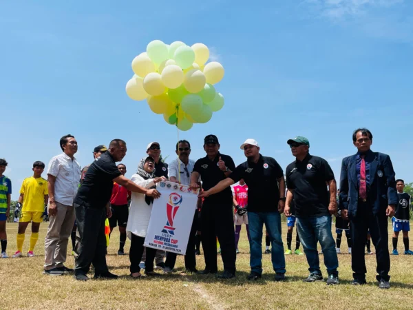 Menpora Cup U-14 Nasional Fossbolindo tahun 2024 resmi dibuka pada Rabu 28 Agustus 2024. Kota Banjar menjadi tuan rumah pada ajang yang mempertemukan 32 tim dari 23 provinsi di Indonesia ini. (Cecep Herdi/Jabar Ekspres)