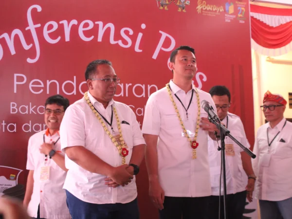 Haru Suandharu dan Dhani Wirianata jadi paslon pertama yang daftar ke KPU Kota Bandung.