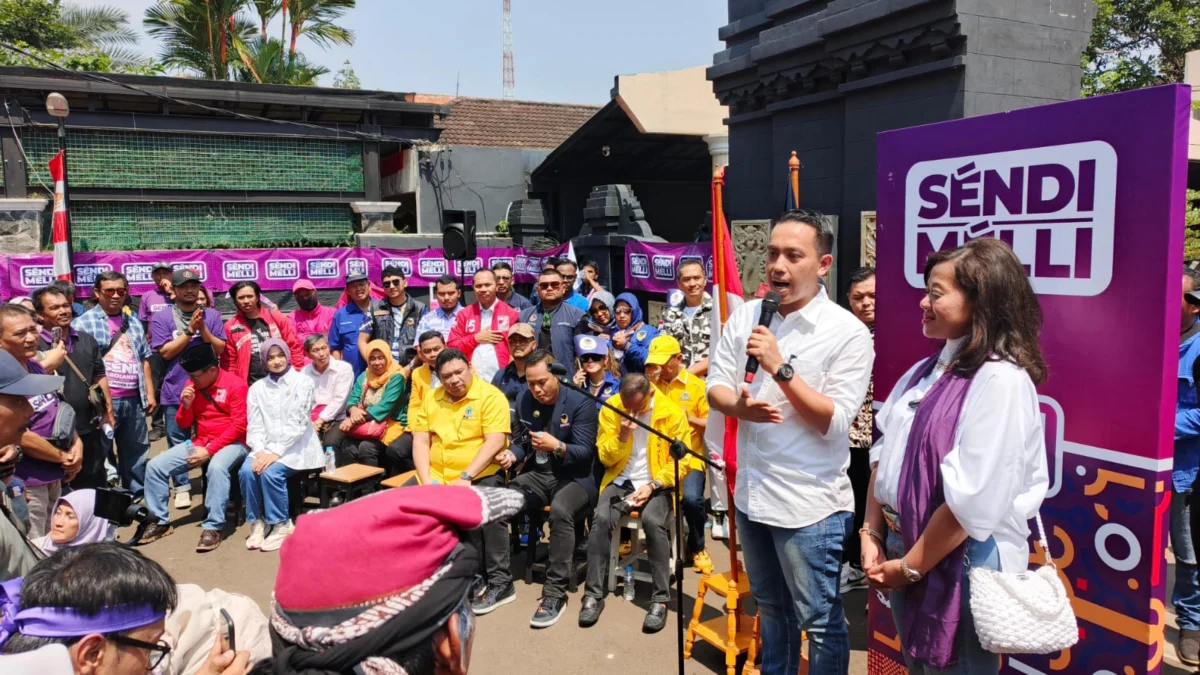 Calon Wali Kota dan Wakil Wali Kota Bogor, Sendi Fardiansyah - Melli Darsa saat menggelar deklarasi, Kamis (29/8). (Yudha Prananda / Jabar Ekspres)