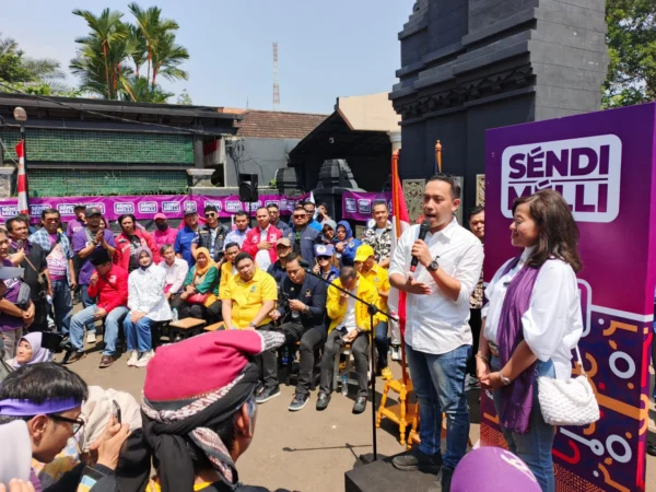 Calon Wali Kota dan Wakil Wali Kota Bogor, Sendi Fardiansyah - Melli Darsa saat menggelar deklarasi, Kamis (29/8). (Yudha Prananda / Jabar Ekspres)